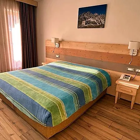 Hotel Centrale 3* أورونزو دي كادوري